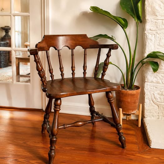 Windsor Captain’s Chair, gallery view